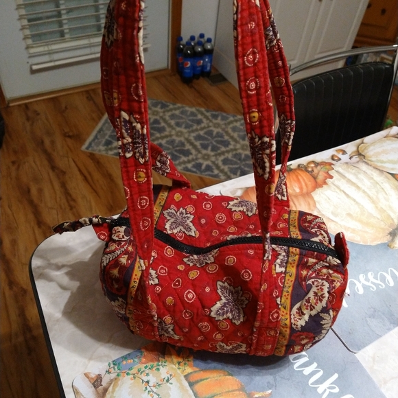 Beautiful! Red Vera Bradley Purse - Picture 2 of 7